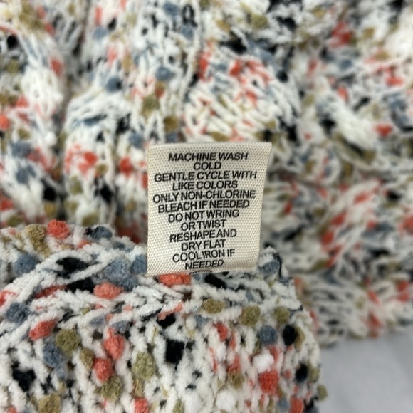 Moon and Madison pull over Sweater size Medium - Picture 10 of 10